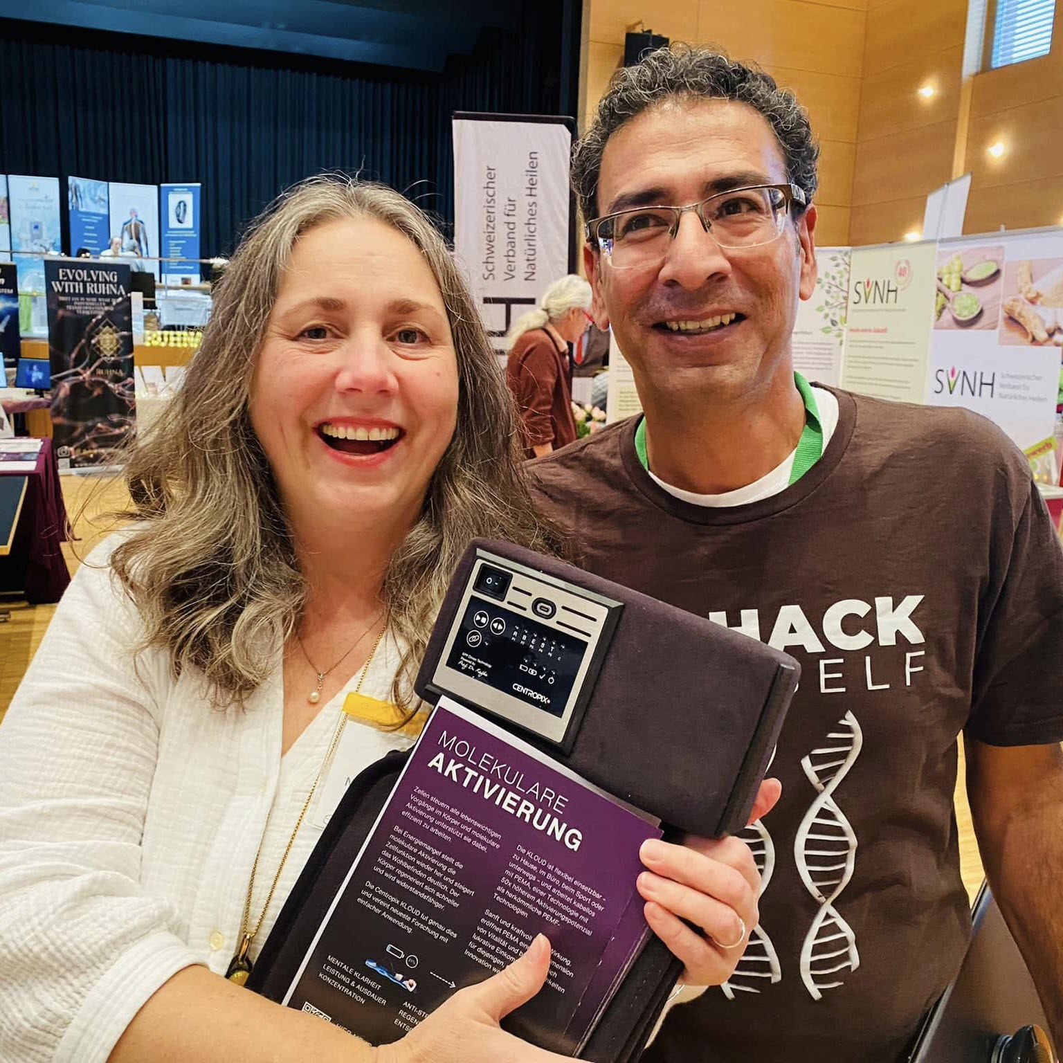 Arun & Sabine auf der Messe sq